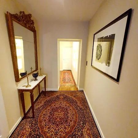 فندق مبيت وإفطار La Demeure Langroise لونْجورْ